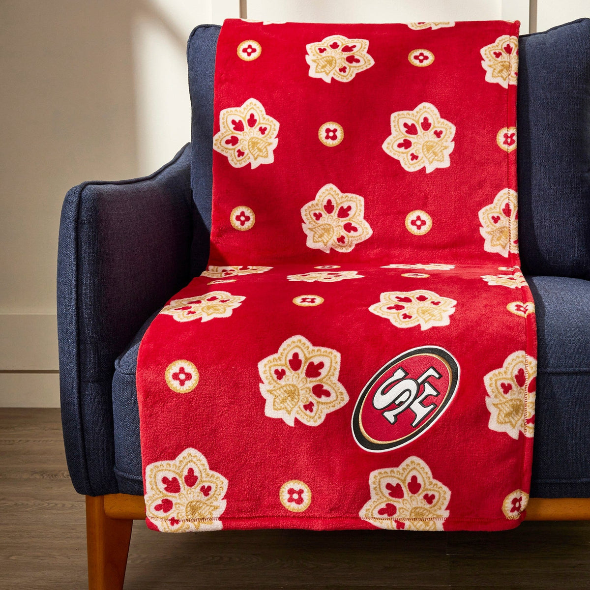 NFL Oversized Throw Blanket in San Francisco 49ers Bandana