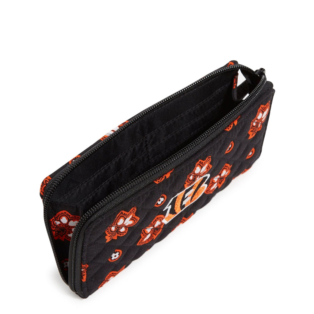 NFL RFID Front Zip Wristlet in Cincinnati Bengals Bandana