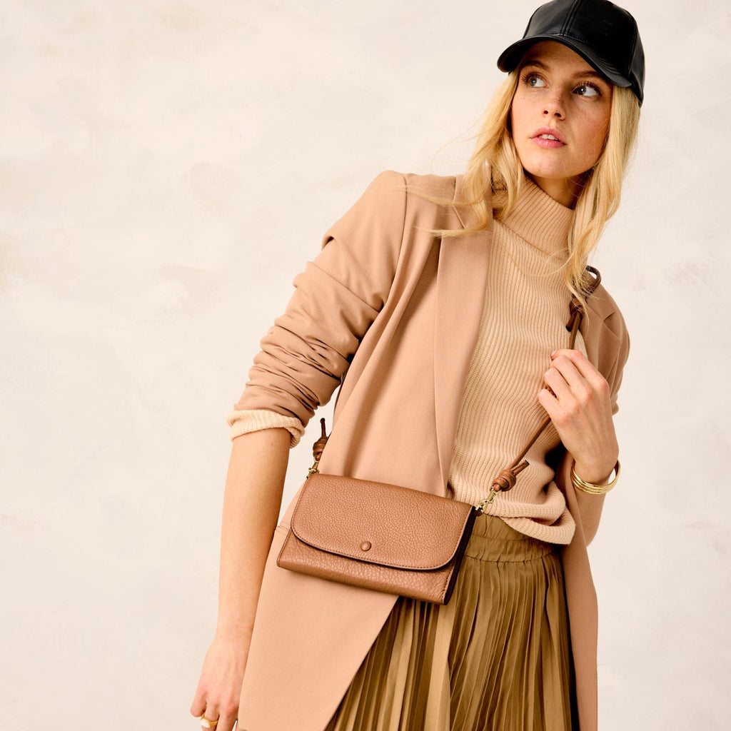Leather Wildwood Wallet Crossbody in Roasted Pecan