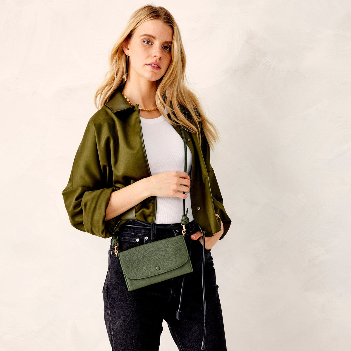 Leather Wildwood Wallet Crossbody in Bronze Green
