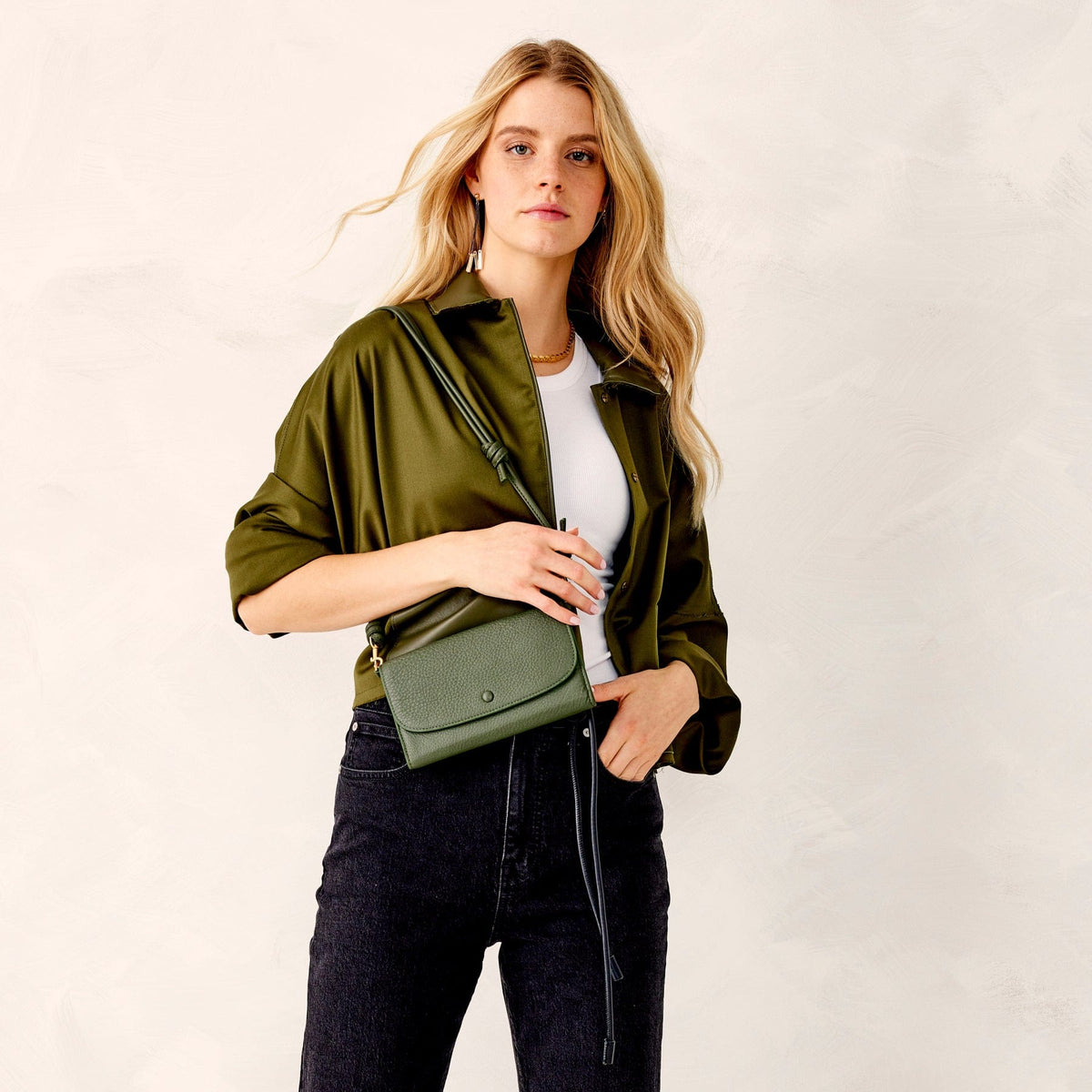 Leather Wildwood Wallet Crossbody in Bronze Green