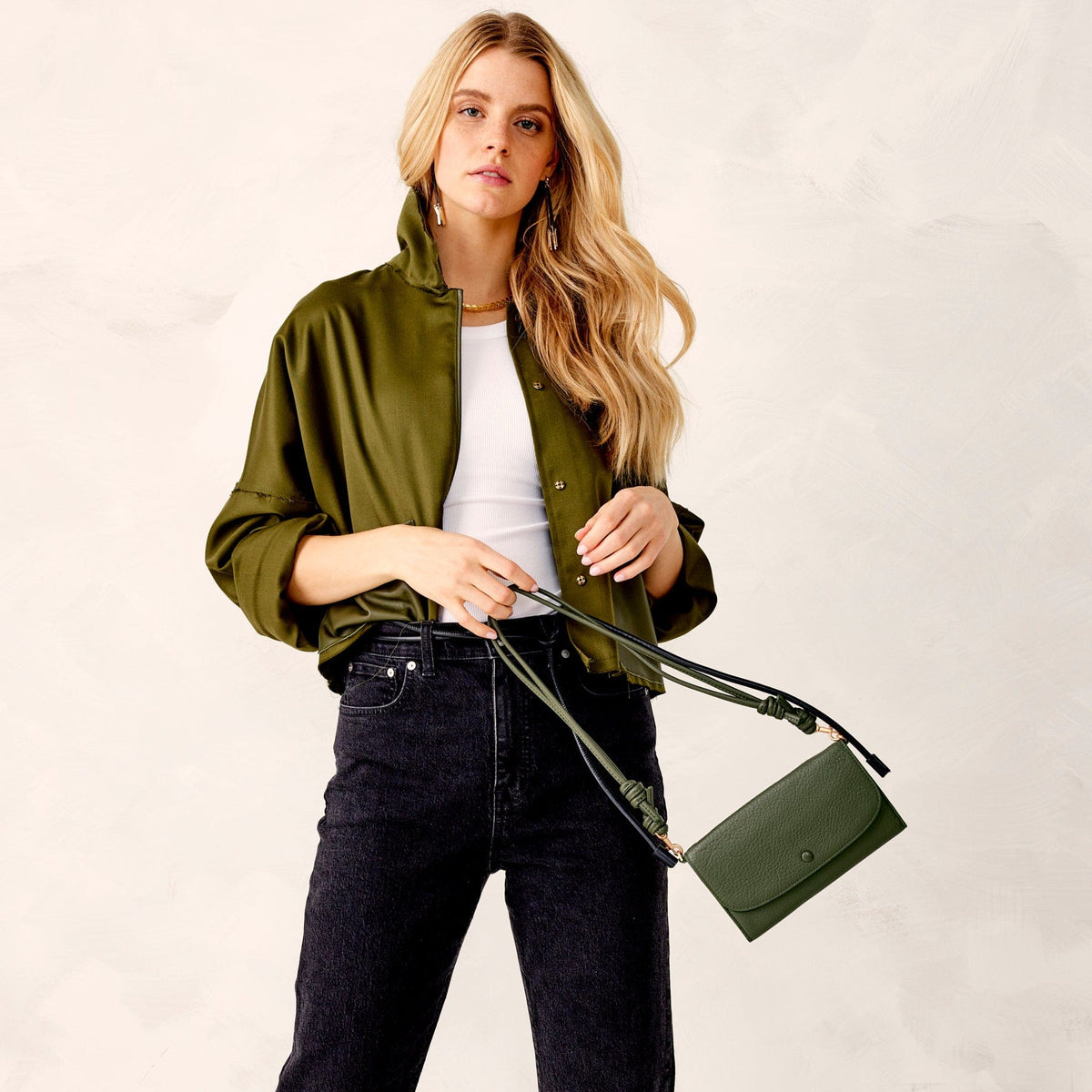 Leather Wildwood Wallet Crossbody in Bronze Green