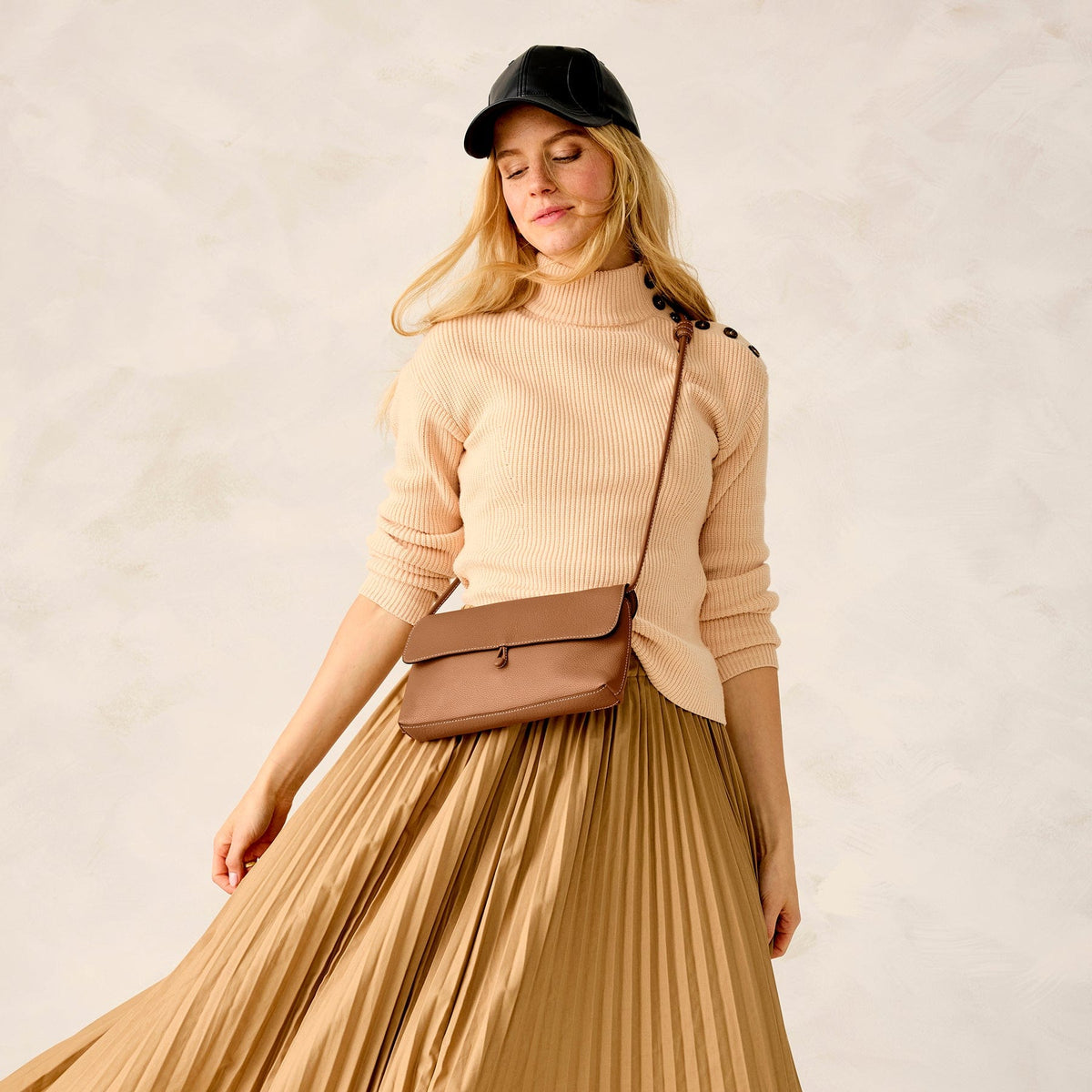 Leather Andover Shoulder Bag in Roasted Pecan