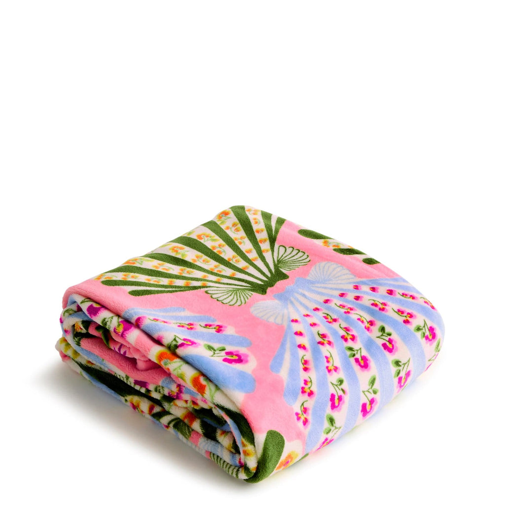Plush Throw Blanket in Cottage Shells