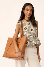 Original Vera Tote in Roasted Pecan