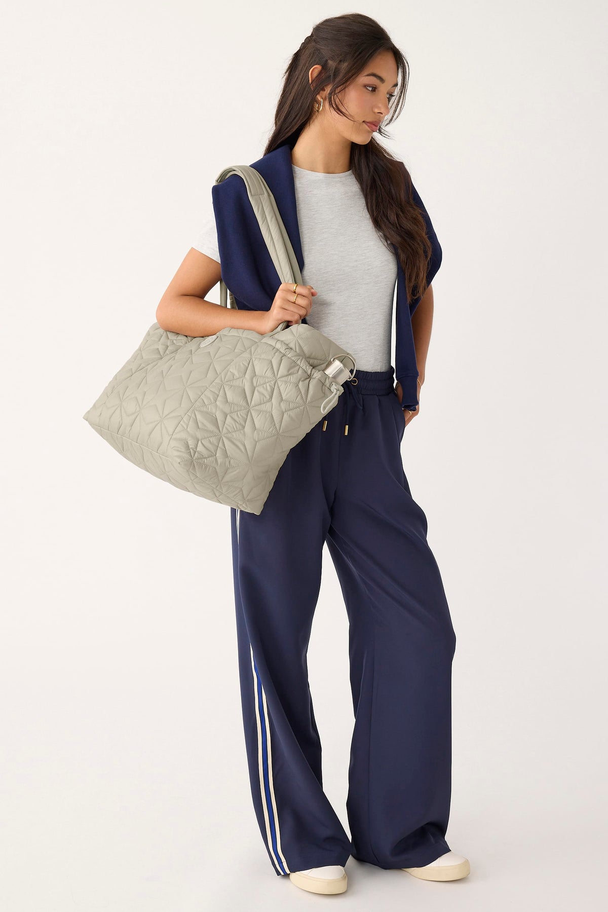 Air Birdie Travel Tote in Aluminum with Cottage Cream